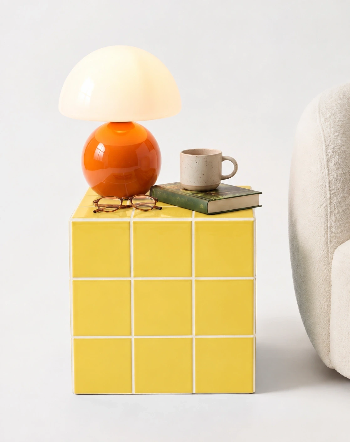 Cubo 30 × 30 × 30 en amarillo, pastina blanca
